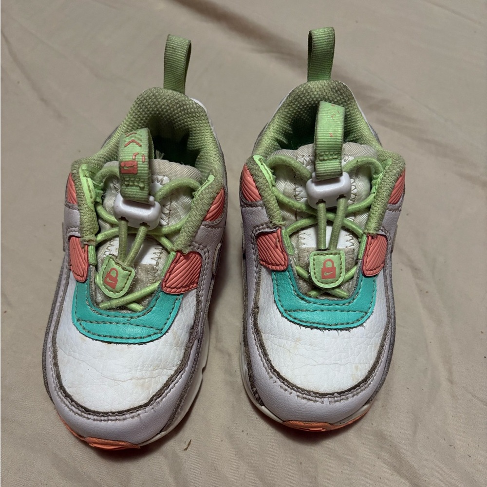 Nike Green and Pink Sneakers Low-Top Lace-Up